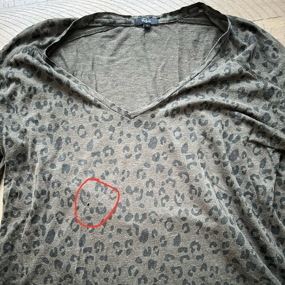 Rails Sami Olive Cheetah Long Sleeve V Neck - Large - Picture 4 of 7